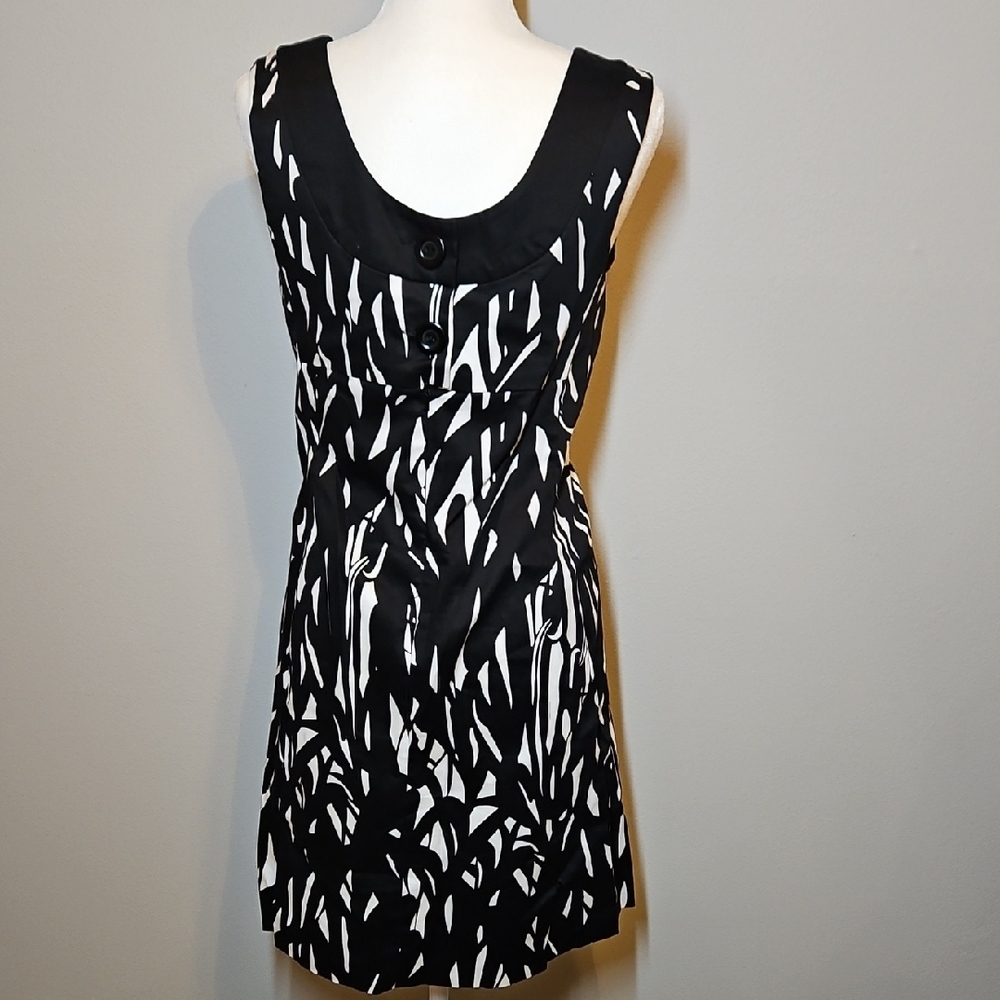White House Black Market Black and White Abstract Dress Size 6 - Picture 6 of 9